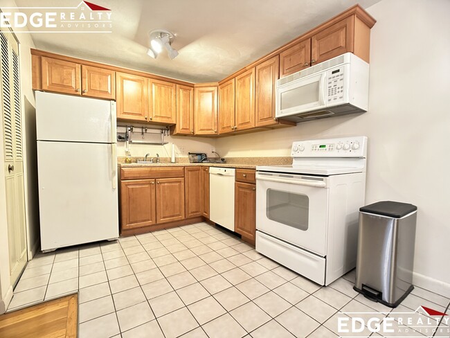 Building Photo - 39 Englewood Ave