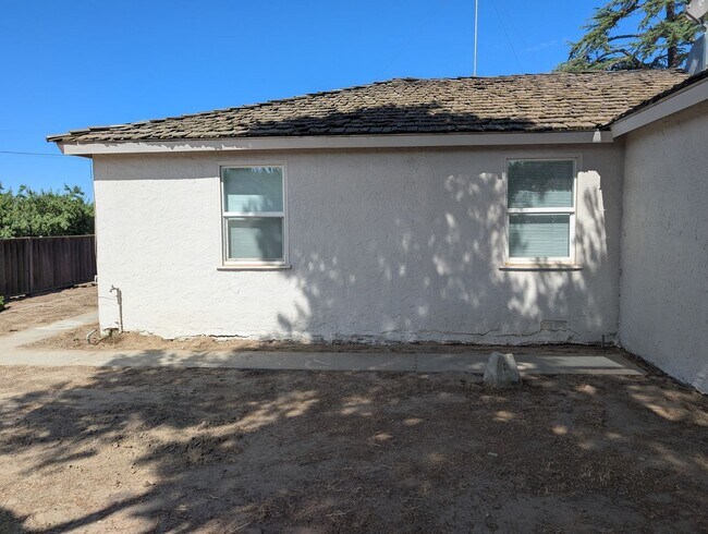 Building Photo - 7262 S Cedar Ave