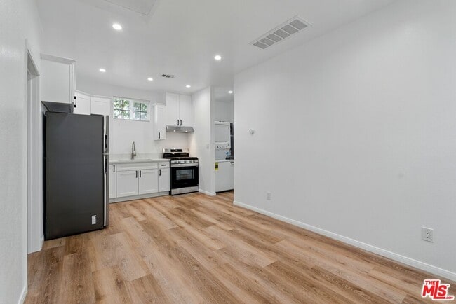 Building Photo - 5017 Cimarron St