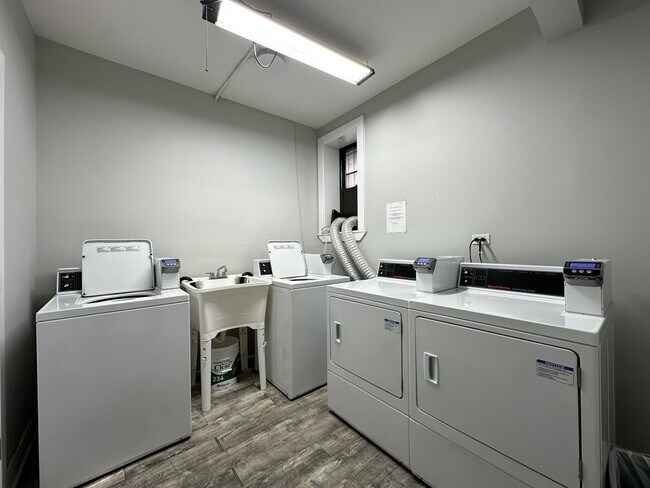 Building Photo - 901 Green Bay Rd