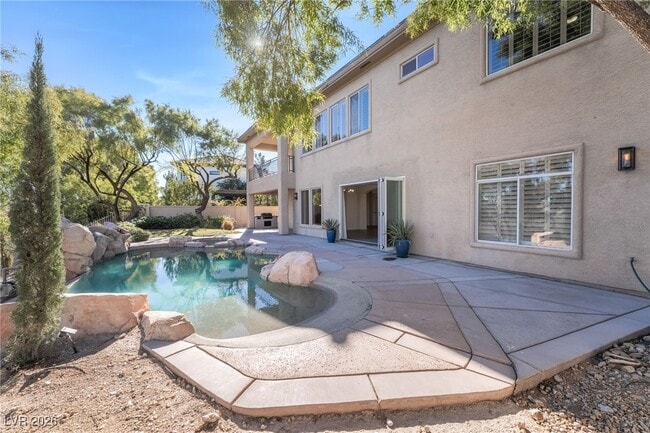 Building Photo - 904 Pont Chartrain Dr