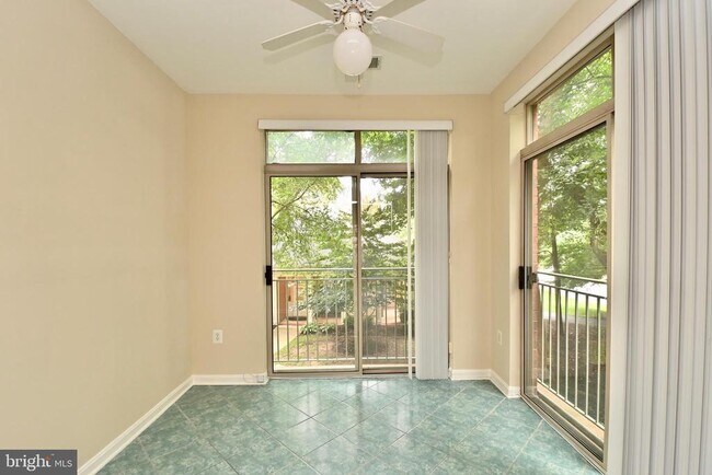 Building Photo - 11775 Stratford House Pl