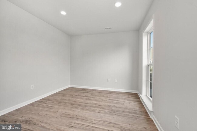 Building Photo - 3091 Herr St