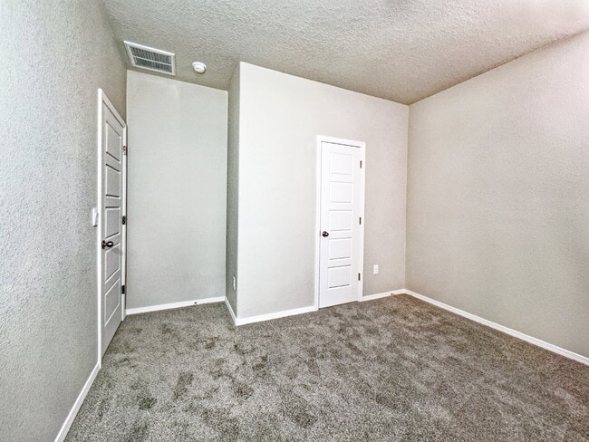Building Photo - Newer Home in Mountain Hawk