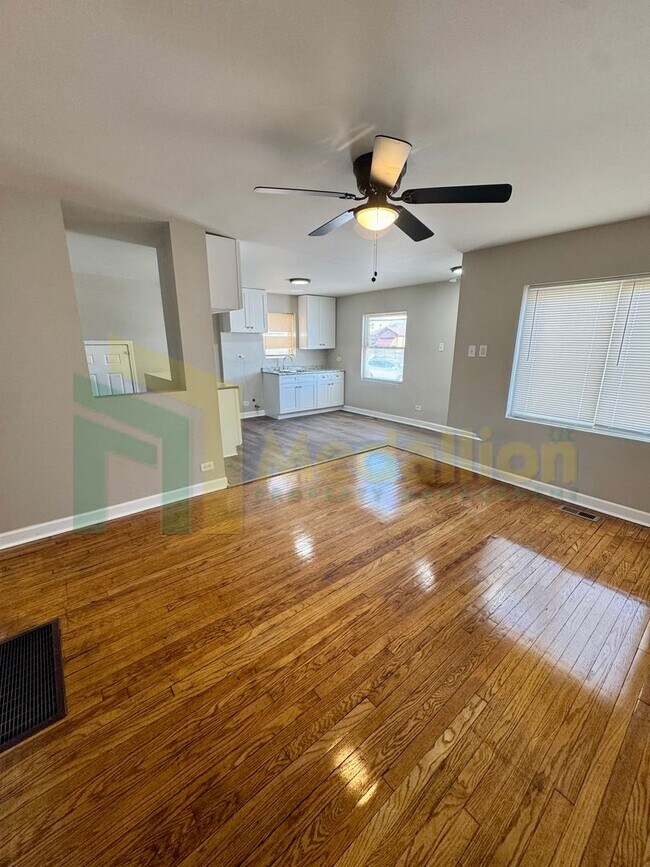 Building Photo - 9648 S Yale Ave