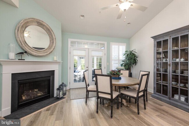 Building Photo - 858 Moorings Cir