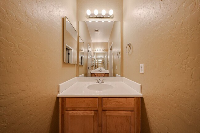 Building Photo - Charming 4BD, 2BA home in Chandler!