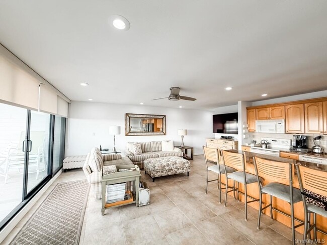 Building Photo - 261 Dune Rd