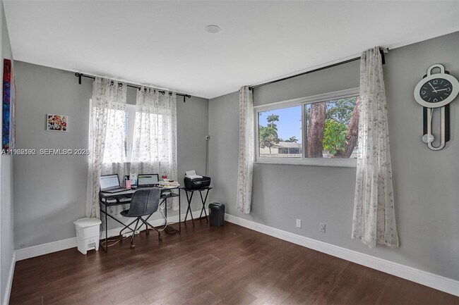 Building Photo - 2101 N 52nd Ave