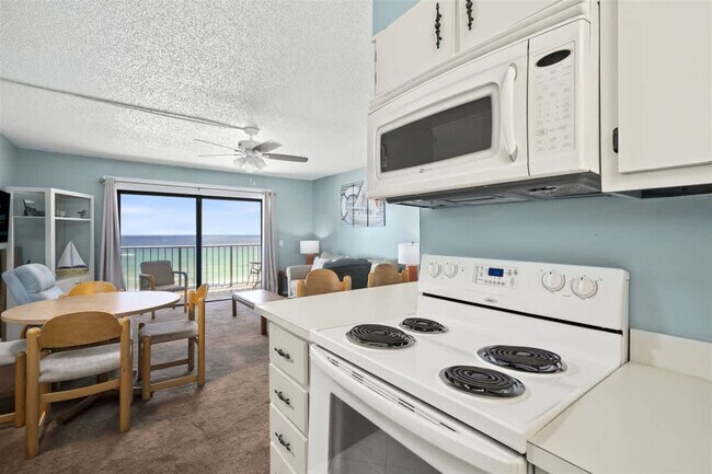 Building Photo - 8743 Thomas Dr