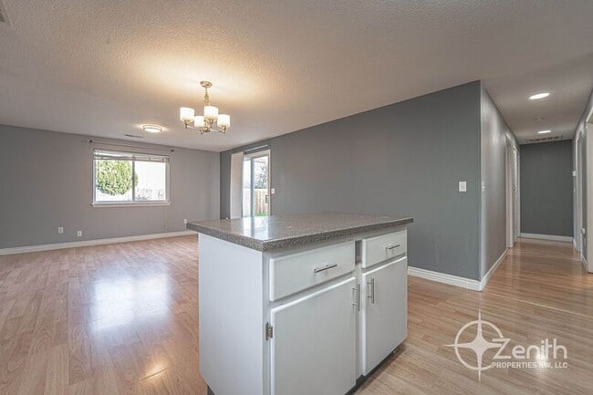 Building Photo - 15408 NE 90th St