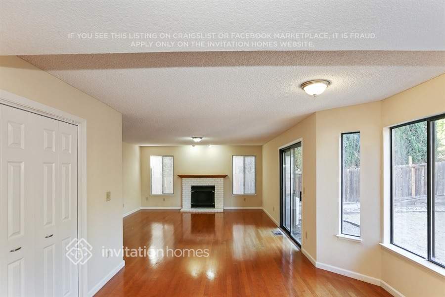 Building Photo - 3855 Rockford Dr