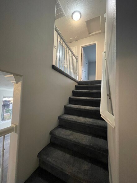 Building Photo - 290 S 1200 E