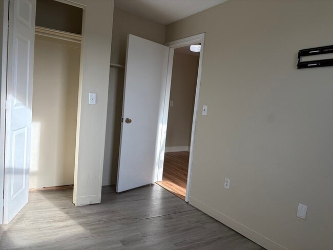 Building Photo - 36 Cork St