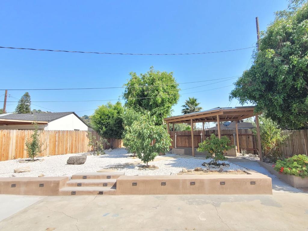 Building Photo - 204 W Duell St