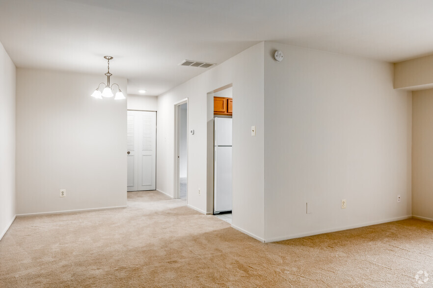 1BR, 1BA - 625SF - Providence Hall Apartments