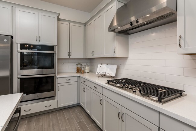 Building Photo - 927 E Paseo Way