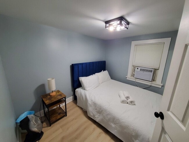 Building Photo - Fully Furnished 3BR Home with Garage & Large Yard – Move-In Ready!