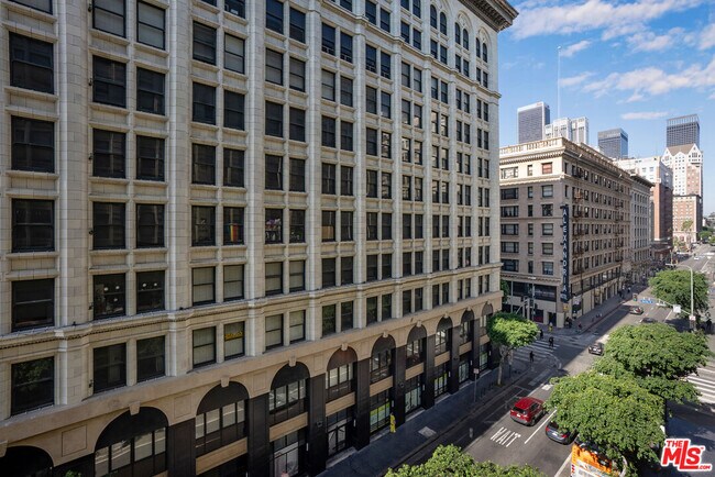 Building Photo - 460 S Spring St