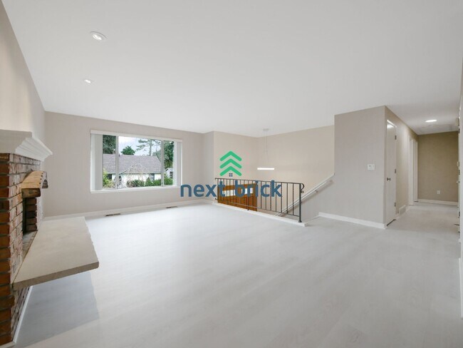 Building Photo - 6 Bed and 3 Bath Single Family Home Available Now!