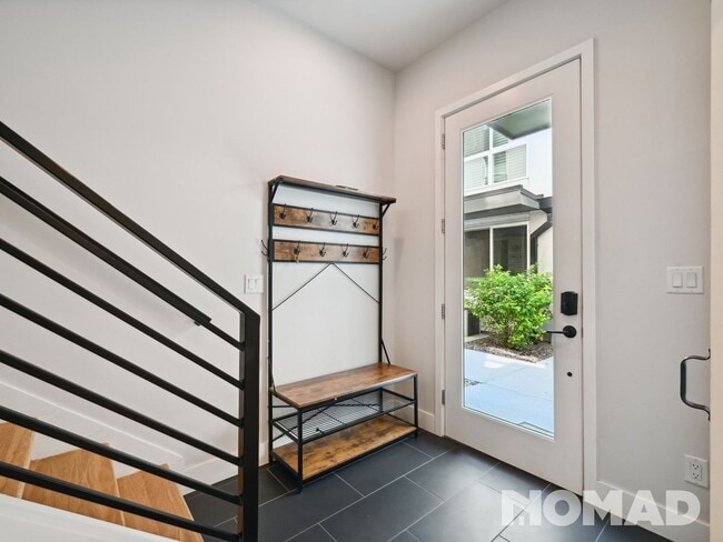 Building Photo - 3039 W 19th Ave