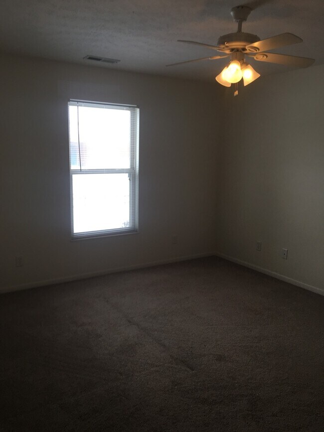 Building Photo - 2270 Shamrock Ln