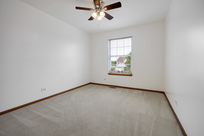 Building Photo - 1127 Ashbrook Dr
