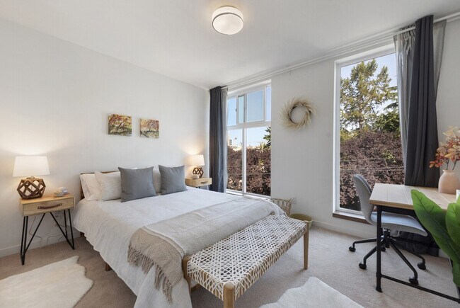 Building Photo - 1503 E Spruce St