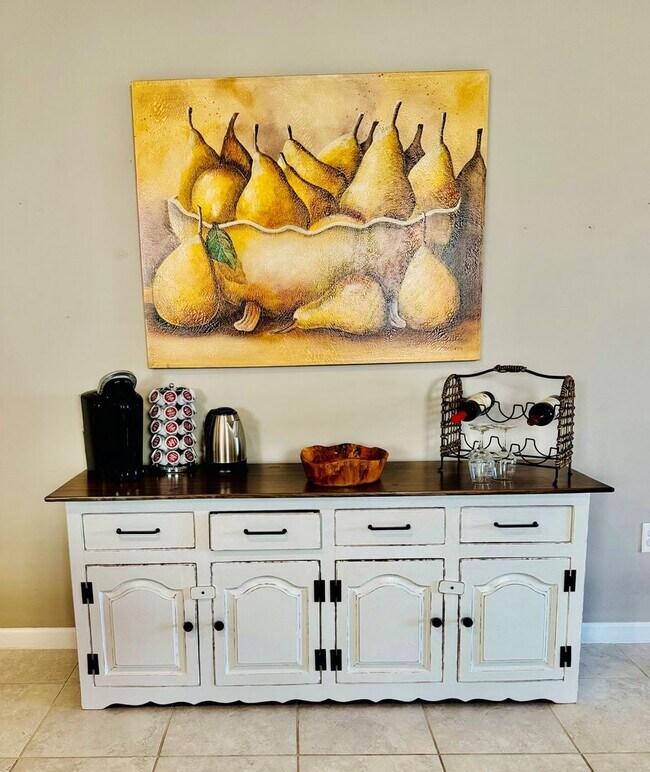 Building Photo - Fully Furnished Seasonal Rental Home & DOG FRIENDLY! AVAIL NOW