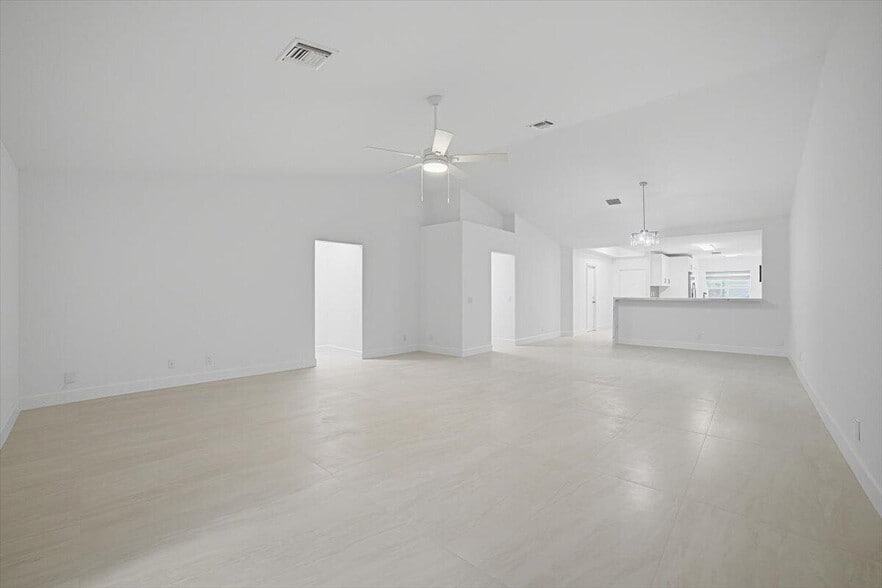 Building Photo - 4112 Pine Ridge Ln