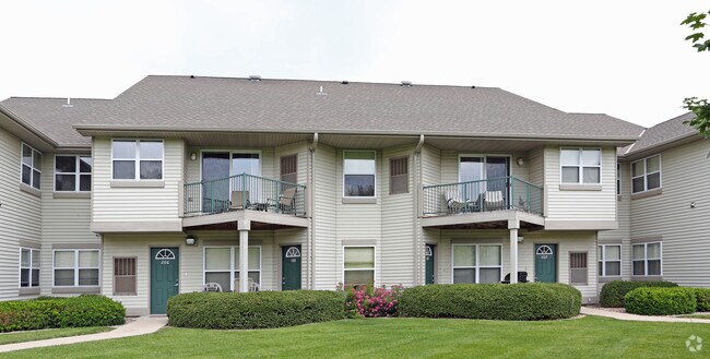 Cpndo style with Garages - The Seasons Apartments