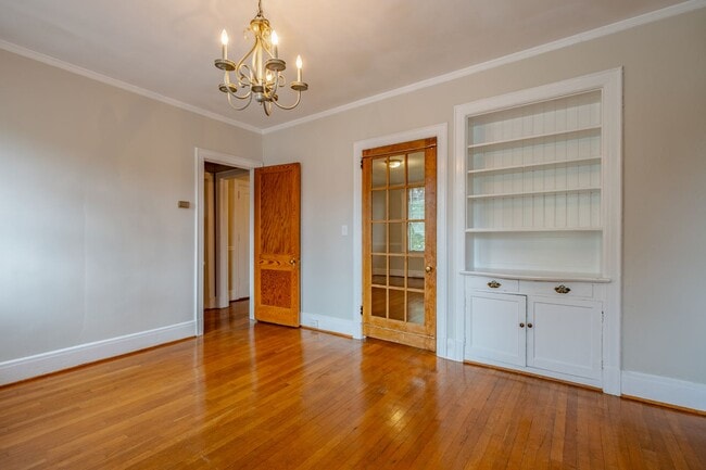 Building Photo - Cozy 2 Bedroom Apartment