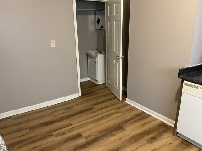 Building Photo - 229 N Richland St