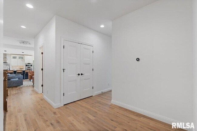 Building Photo - 6817 Timber Ct