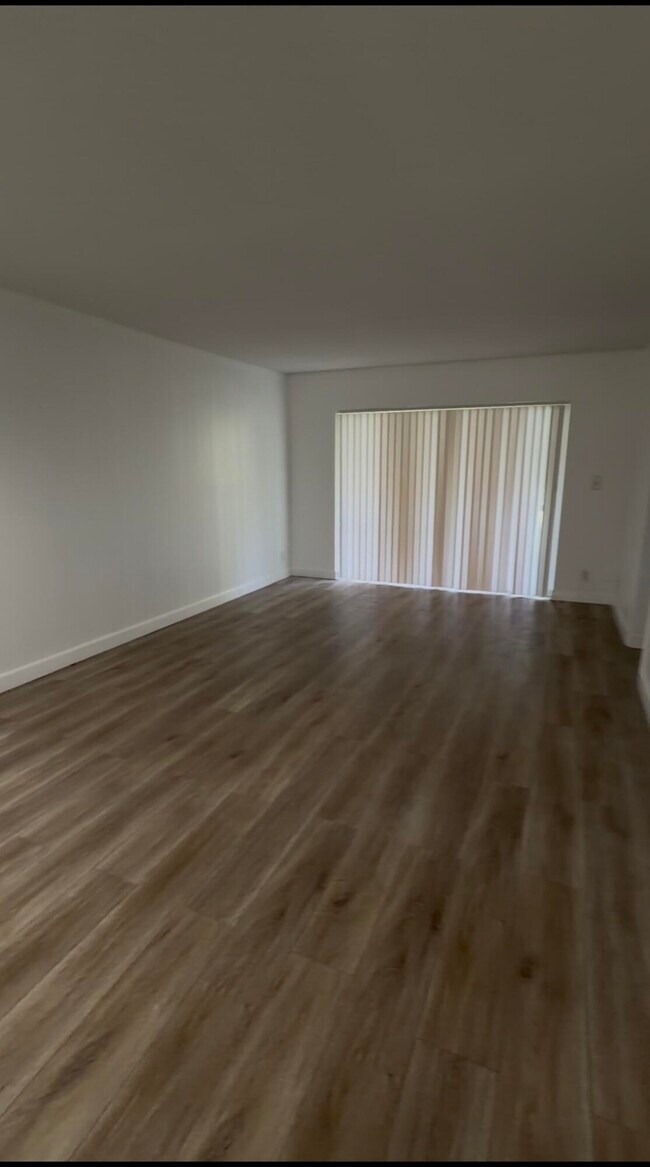 Building Photo - 8001 Fairview Dr