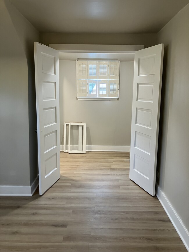 Walk in closet with doors open, primary bedroom - 633 Glenview Ave