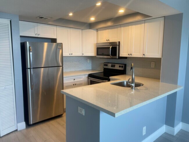 Building Photo - 714 Executive Center Dr