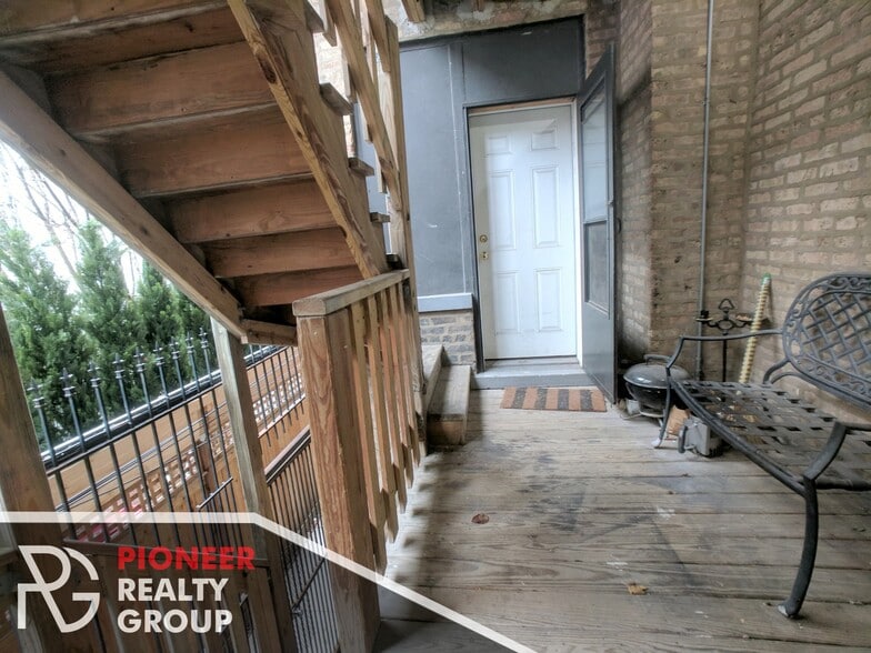 Building Photo - 3814 N Greenview Ave