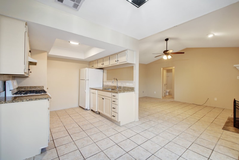 Building Photo - 619 Luther Dr