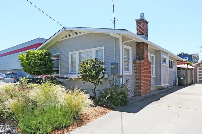 Building Photo - OPEN HOUSE: Sunday (6/1) from 3:00pm to 4:...
