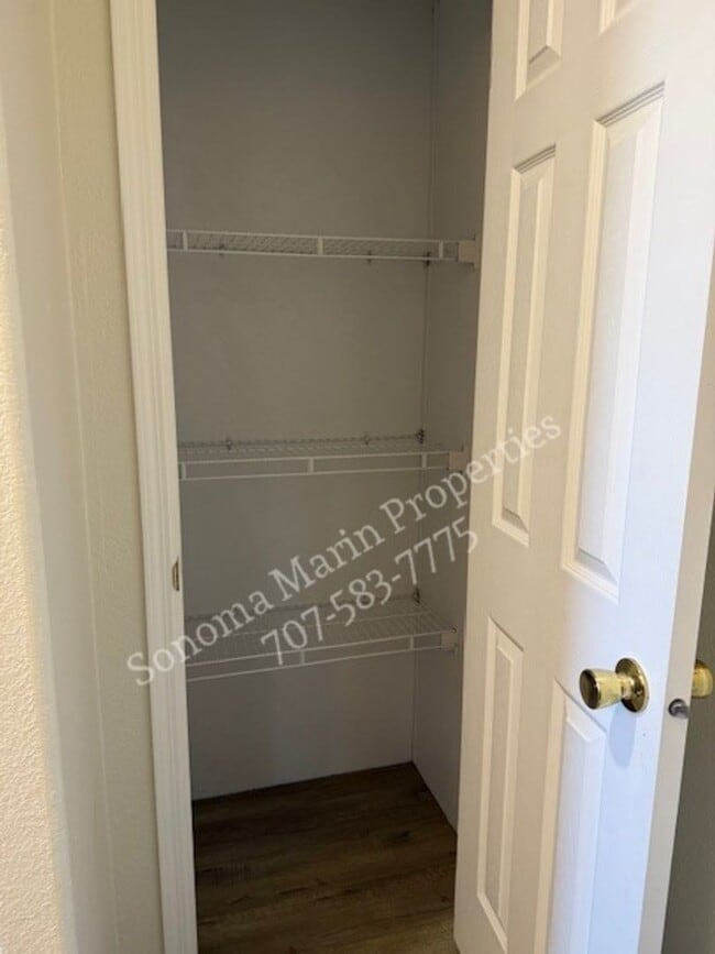 Building Photo - Great Single Level Home in the Country ~ West Petaluma ~ 2bd/2ba with Large Bonus Room