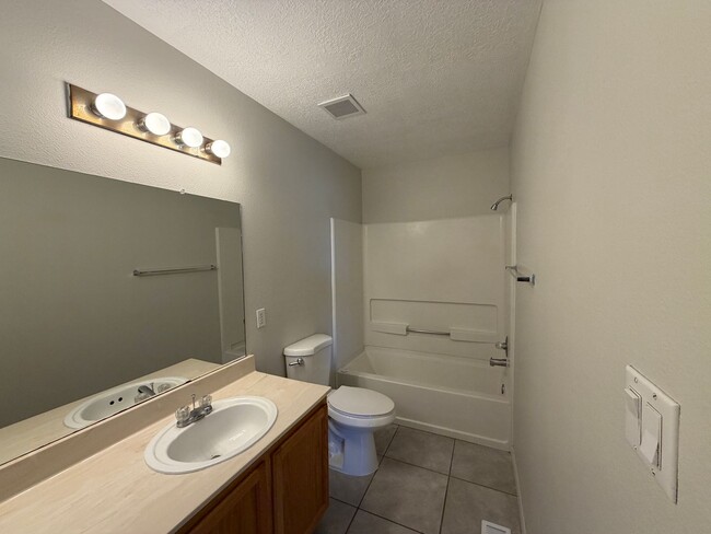 Building Photo - 3 Bedroom Home Near Unser Blvd NW & Ladera Dr NW!