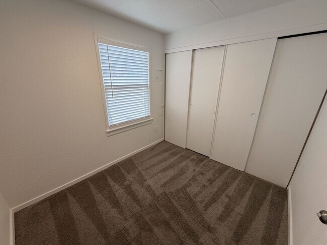Building Photo - 265 N Oregon St