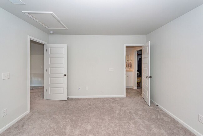Building Photo - 6 Bedroom 4.5 Bath in Limehouse Village - Summerville
