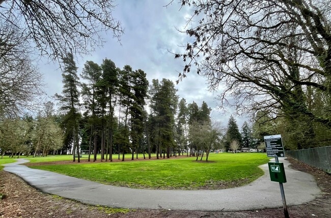 Building Photo - Amazing 2-Bedroom Townhouse with 2.5 Bathrooms, Attached Garage, Private Fenced Patio