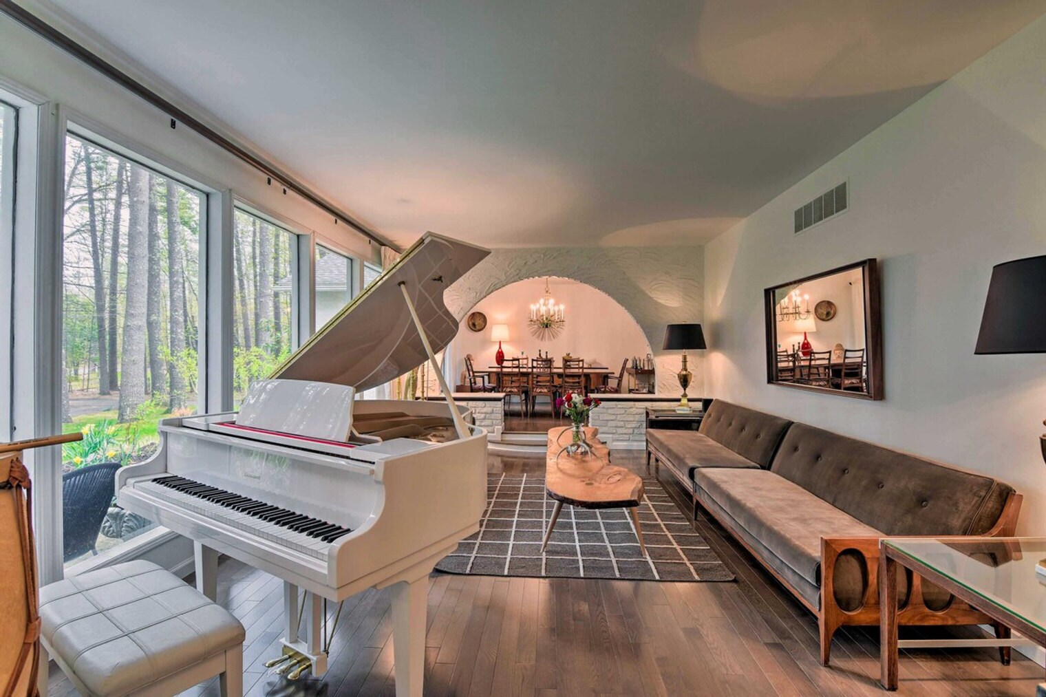 Building Photo - 28 Holiday Dr