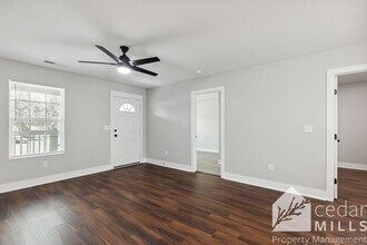 Building Photo - Upper Level 3 bed 2 bath duplex unit avail...