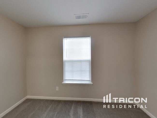 Building Photo - 203 Beacon Point Ln