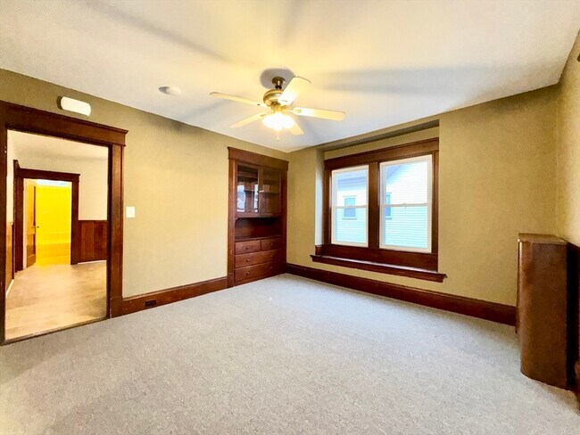 Building Photo - 328 Stevens St