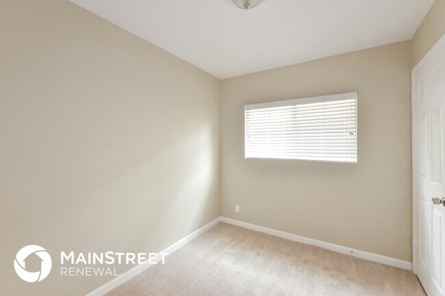 Building Photo - 7555 Lincoln Village Dr